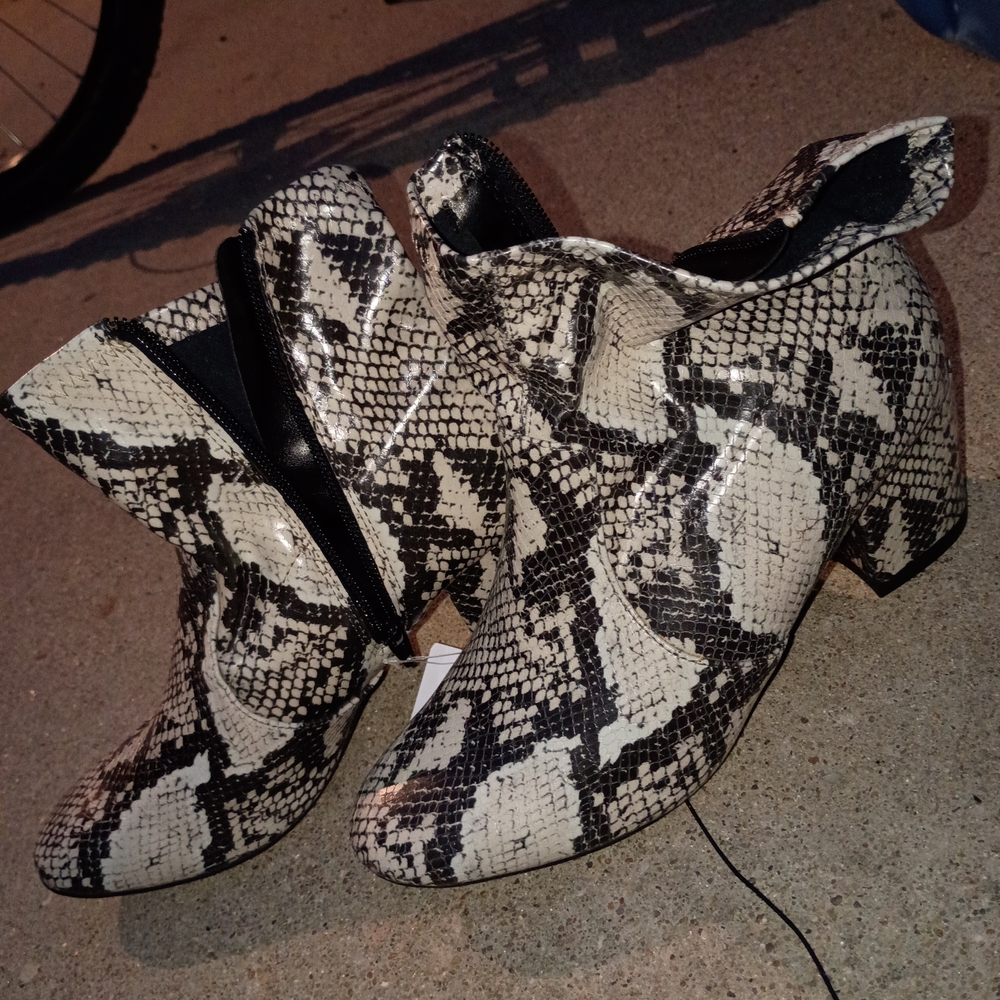 Time and Tru Black and White Heeled Boots with Snakeskin Pattern